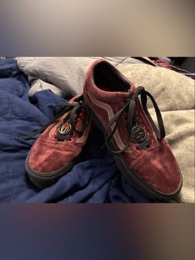 Vans Old Skool Disney Evil Queen Poison Apple sneakers (8M/9.5W)